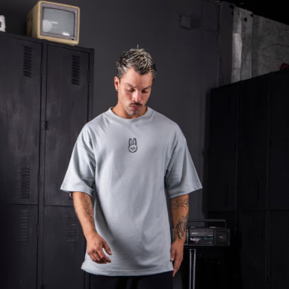 camiseta oversized bunny